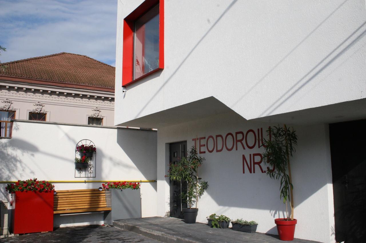 Teodoroiu Nr. 5 Aparthotel Craiova Kültér fotó